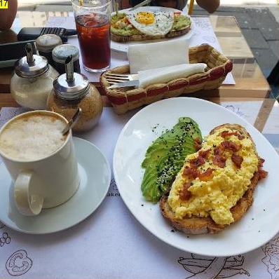 Tostada Colibrí con café